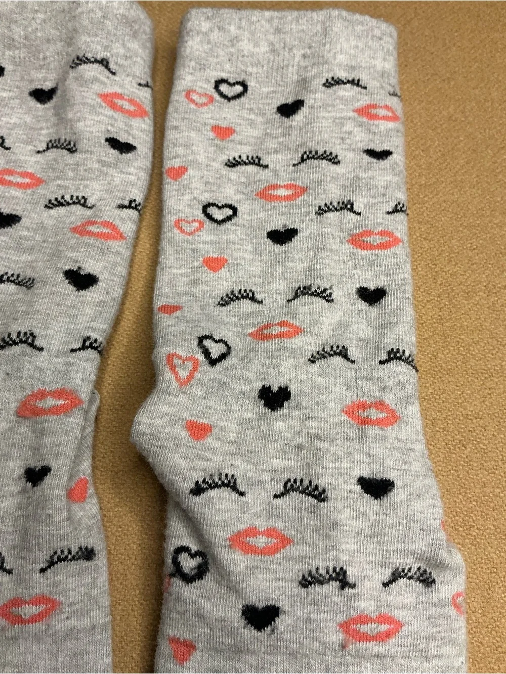 Tavi Noir grip crew socks size small ✨